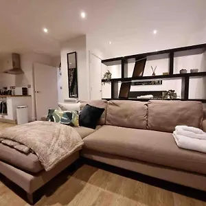 https://apt-charming-studio-in-bricklane.cambridgehotelsuk.com